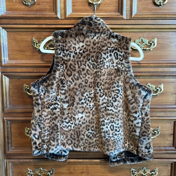 Outdoor Edition faux fur leopard print vest - Picture 2 of 5
